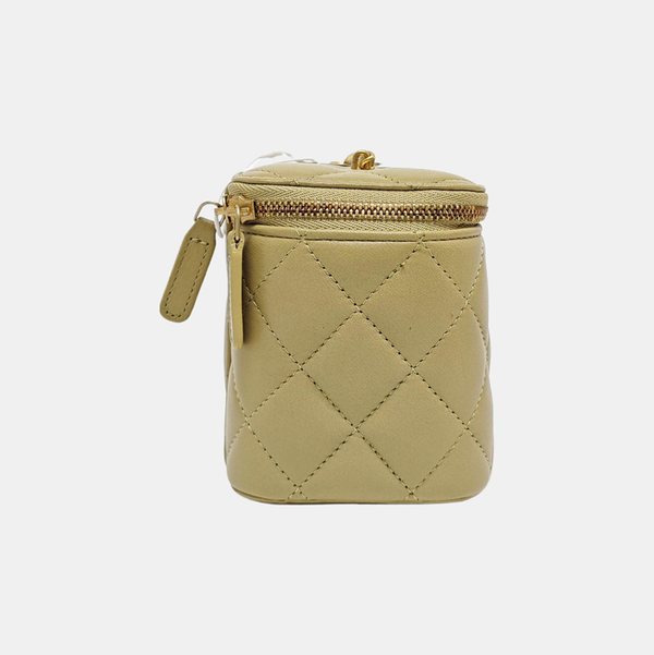 Authenticated pre-owned VANITY CASE Quilted Lambskin Green - Shoulder Bag at Looply
