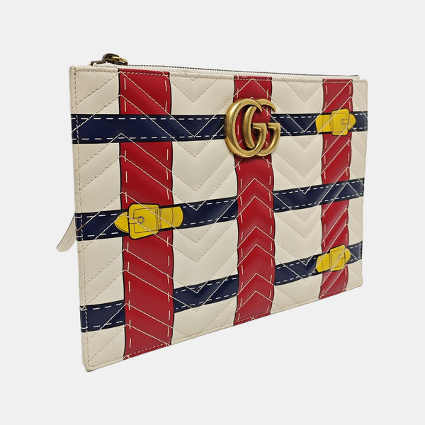 Authenticated pre-owned GG Marmont Quilted Calfskin White - Clutch at Looply