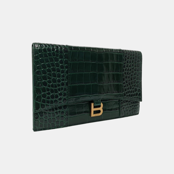 Authenticated pre-owned Hourglass Calfskin Green - Clutch at Looply