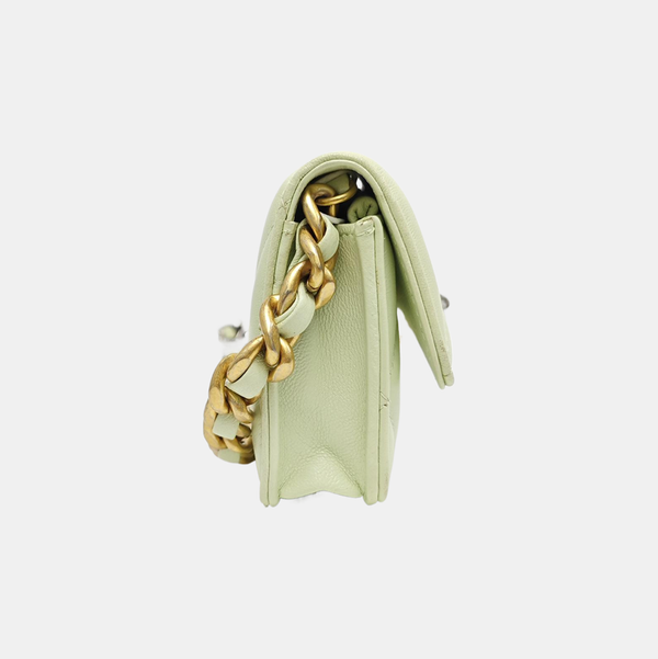 Chanel 19 de piel de cordero acolchada verde