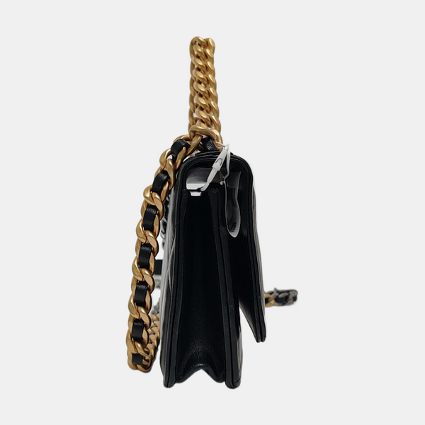 CHANEL 19 WOC Piel de Cordero Acolchada Negra