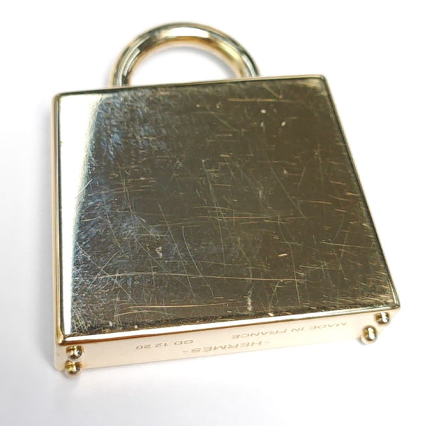 Curiosite Kelly Laque H Metal Gold Pendant