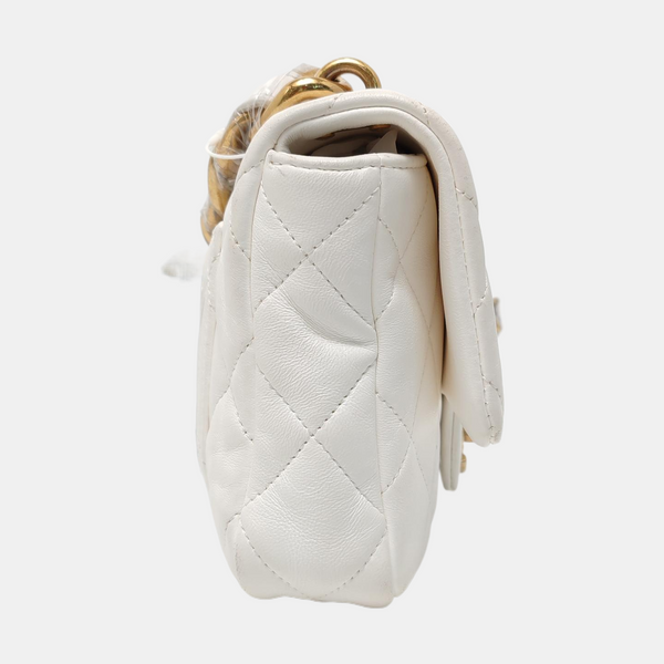 Authenticated pre-owned CLASSIC FLAP Quilted Lambskin White - Shoulder Bag at Looply