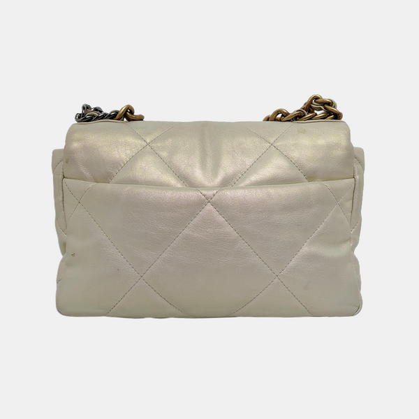 CHANEL 19 Pequeño Piel de Becerro Acolchada Metalizada