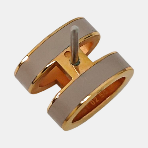 Pop H Metal Gray Stud Earrings