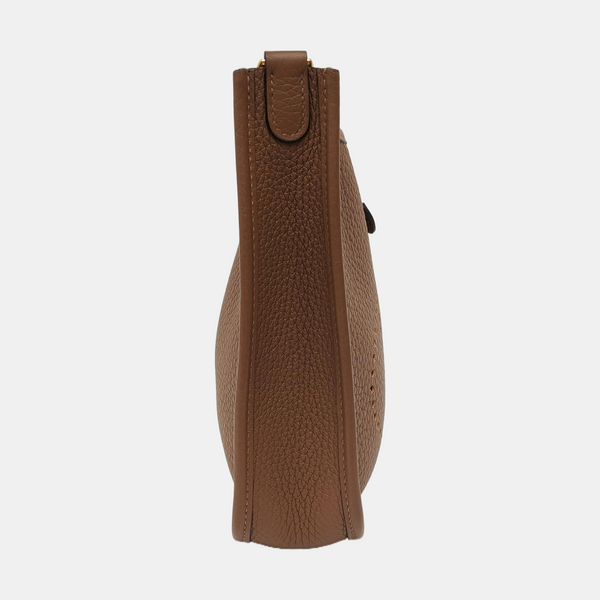Evelyne 17 Clemence Brown
