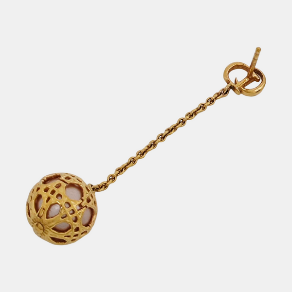 Secret Cannage Metal Gold Stud Earrings