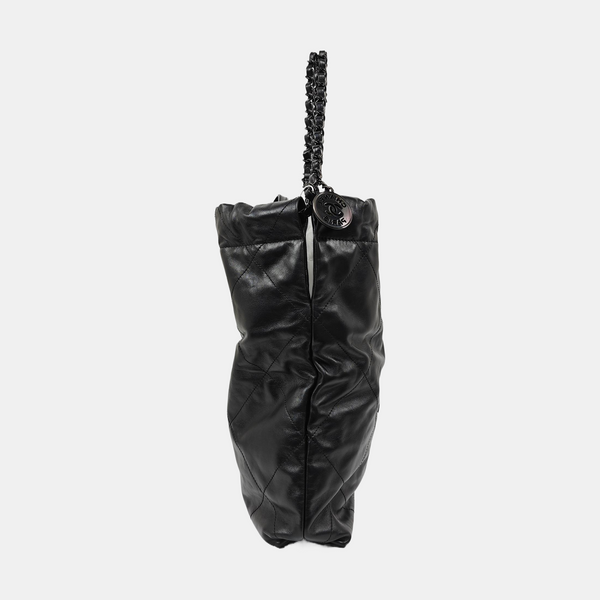 CHANEL 22 Medium Quilted Calfskin Black