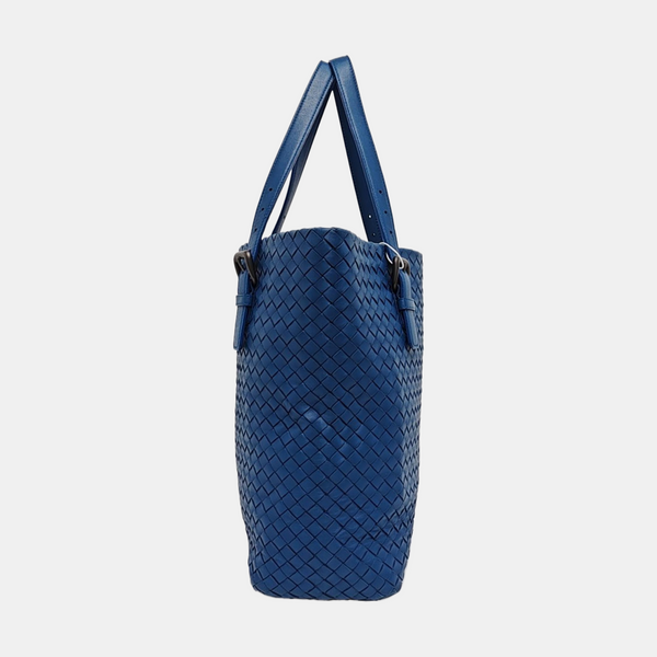 Cesta de piel de cordero azul