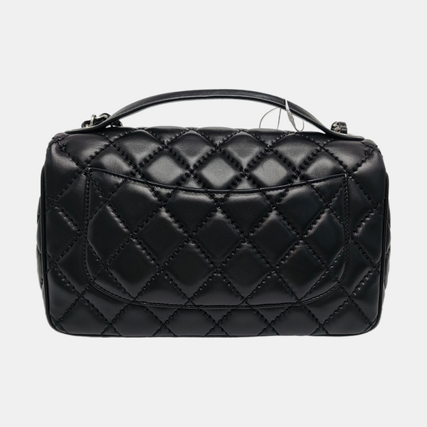Authenticated pre-owned CLASSIC FLAP Quilted Lambskin Black - Crossbody Bag at Looply