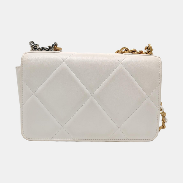 CHANEL 19 Piel de Cordero Acolchada Blanca