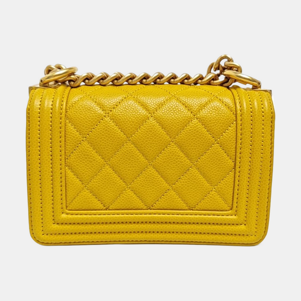 BOY CHANEL Piel de becerro graneada acolchada amarilla