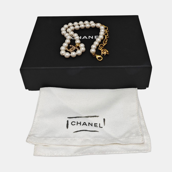 Faux Pearl White Necklace
