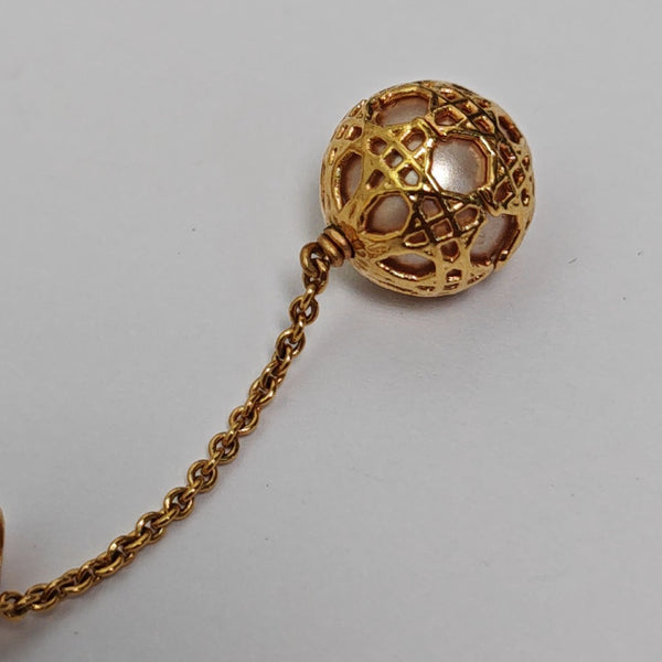 Secret Cannage Metal Gold Stud Earrings