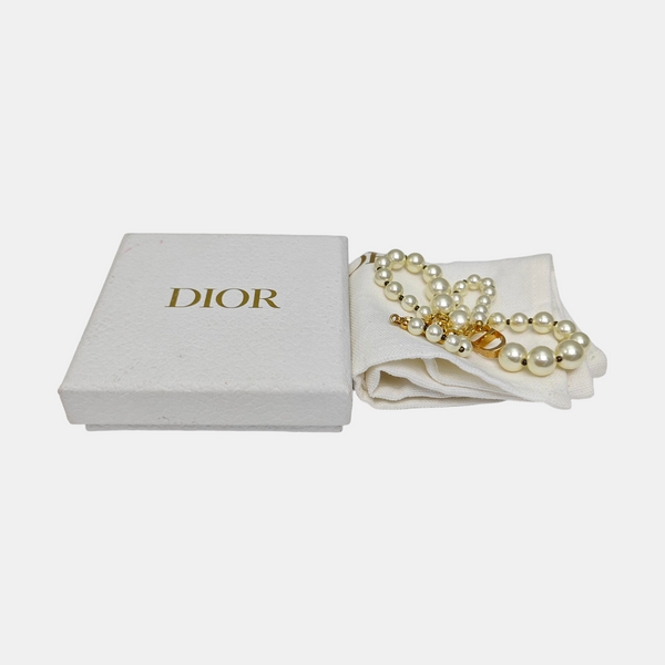 30 Montaigne Metal White Necklace