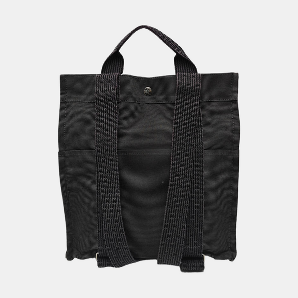 Her Line 31 Canvas Gray