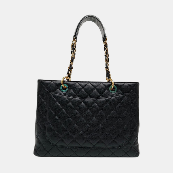 CHANEL GST Grande Piel de Becerro Granulada Acolchada Negra