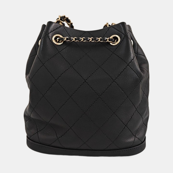 CC DRAWSTRING BUCKET Small Quilted Calfskin Black