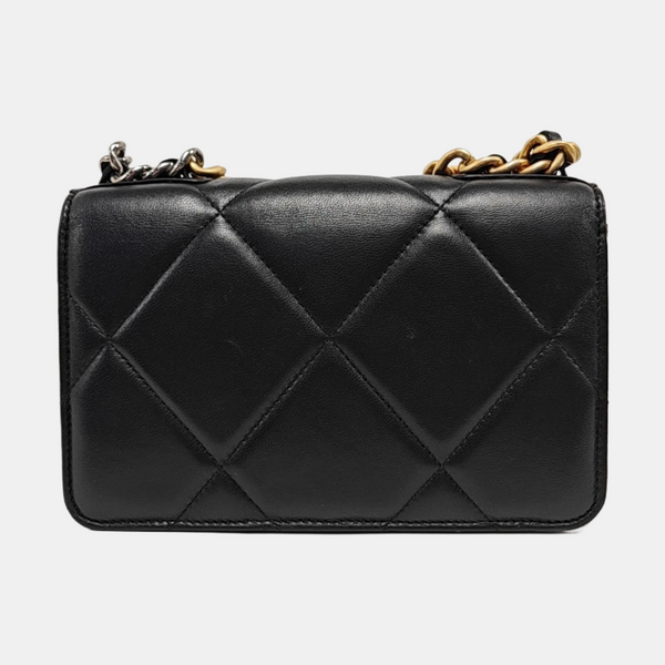 Chanel 19 WOC Piel de Cordero Acolchada Negra