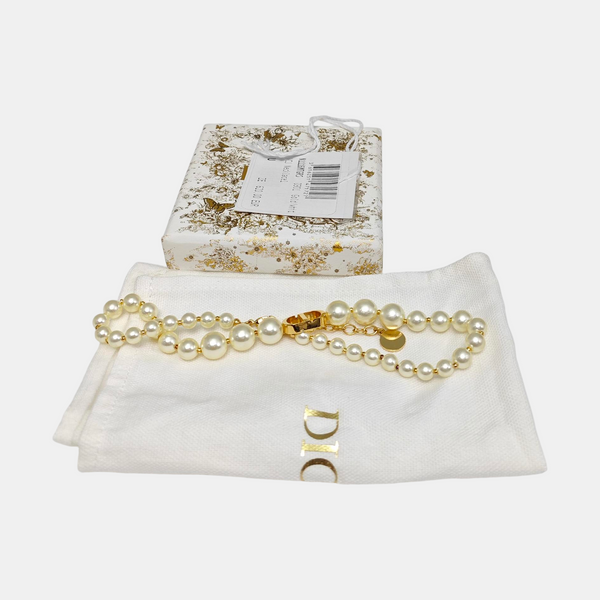 30 Montaigne Metal White Necklace