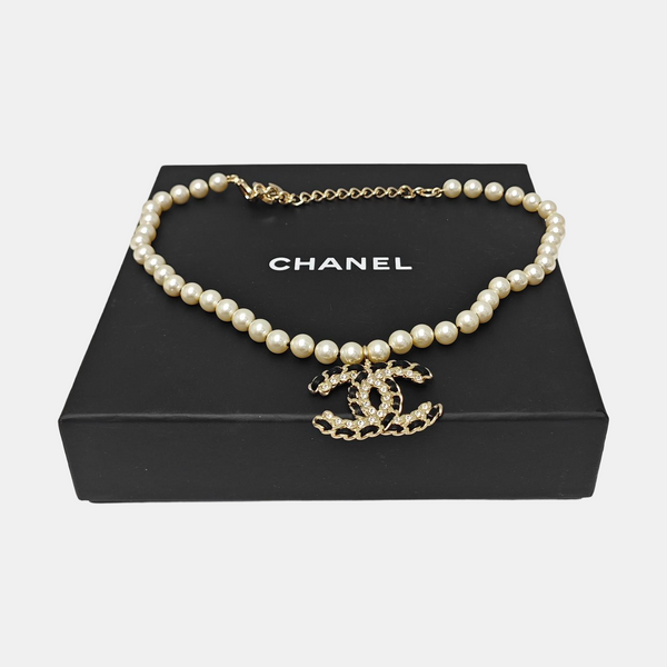 Faux Pearl White Necklace