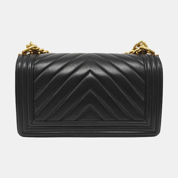 BOY CHANEL Medium Chevron, Quilted Lambskin Black