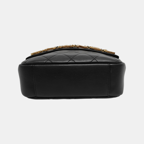 LOGO ENCHAINED FLAP Quilted Calfskin Black
