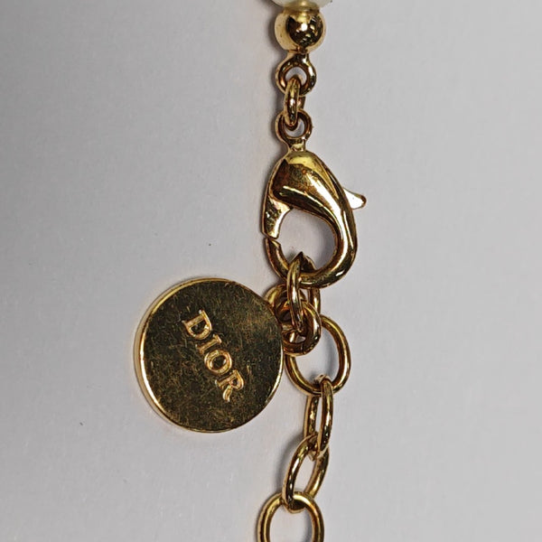 30 Montaigne Metal White Necklace