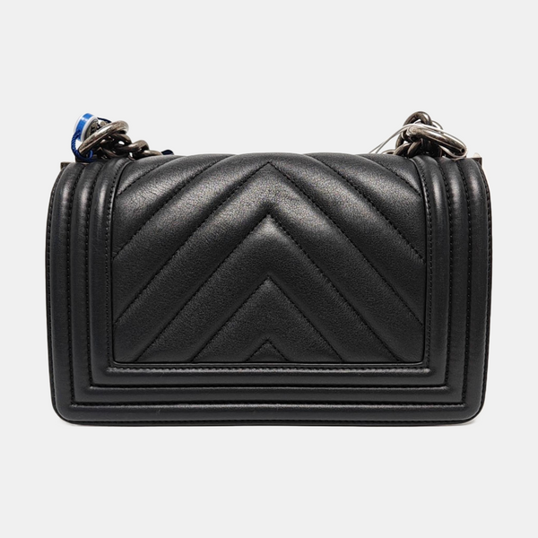 BOY CHANEL Small Chevron Grained Calfskin Blue