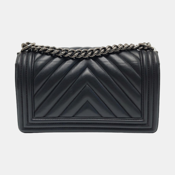 Authenticated pre-owned BOY CHANEL Medium Chevron Calfskin Black - Shoulder Bag at Looply