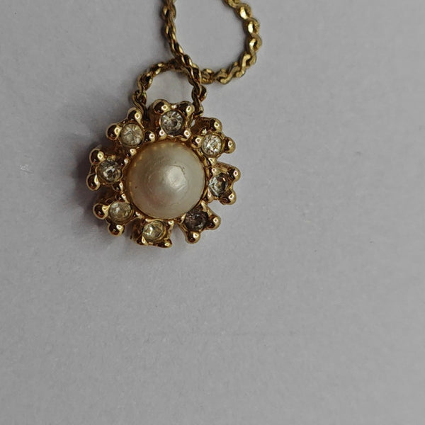 Collar de oro de metal