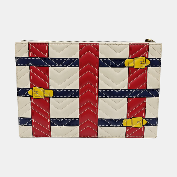 Authenticated pre-owned GG Marmont Quilted Calfskin White - Clutch at Looply