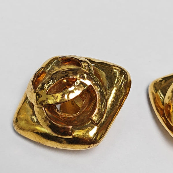 Pendientes de clip de oro de metal vintage