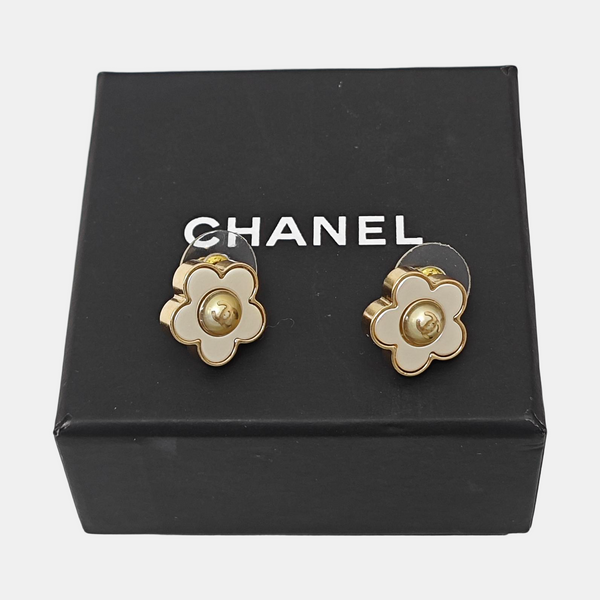 Metal Silver Stud Earrings
