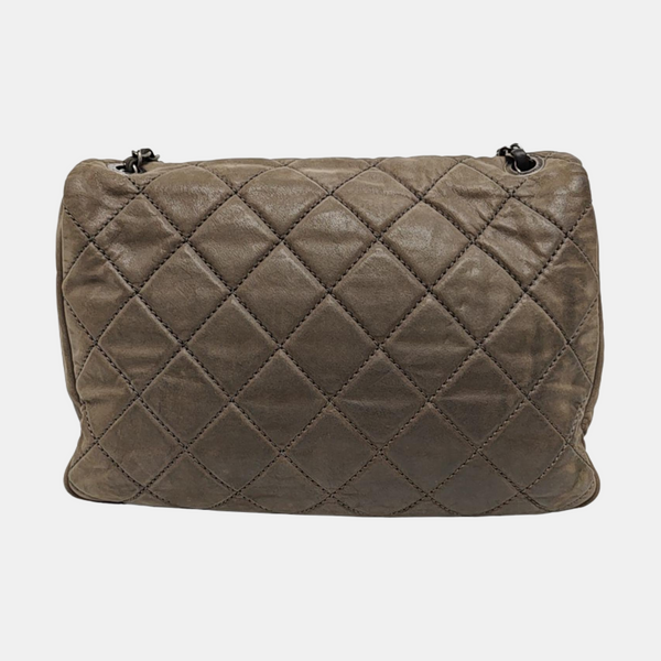 Bolso de Hombro Acolchado de Piel de Becerro Gris