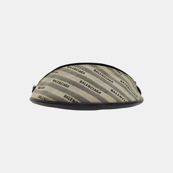 Souvenirs Canvas Gray