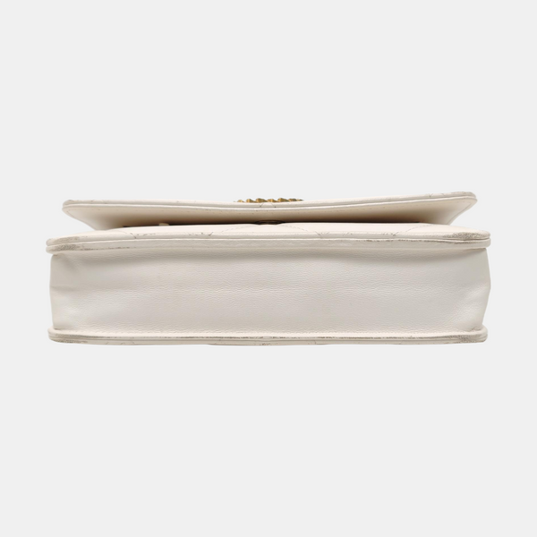CHANEL 19 Piel de Cordero Acolchada Blanca