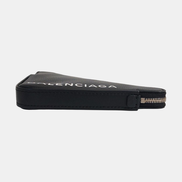 Authenticated pre-owned Triangle Calfskin Black - Clutch at Looply