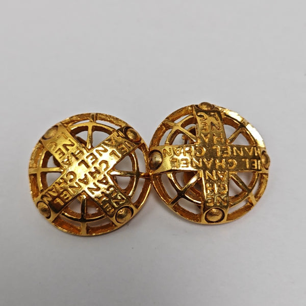 Pendientes de clip de metal dorado