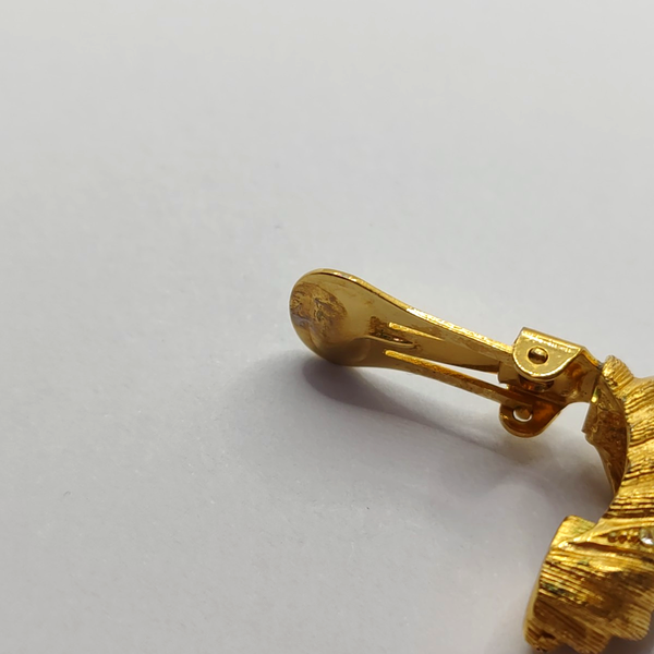 Twist Round Metal Gold Clip On Earrings