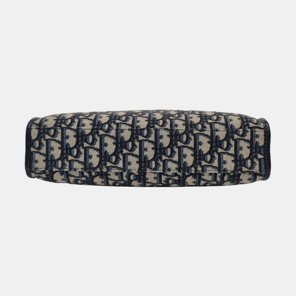 Authenticated pre-owned 30 Montaigne East-West Oblique Canvas Blue - Clutch at Looply