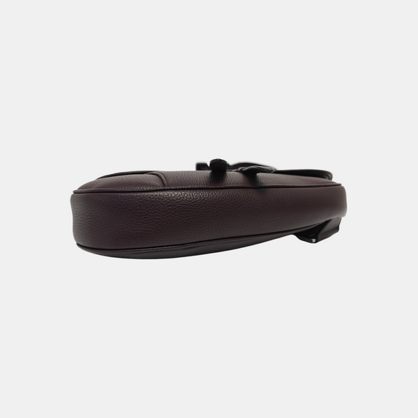 Saddle mediano de piel de ternera marrón