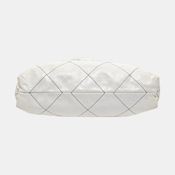 CHANEL 22 Mediano Piel de becerro acolchada Blanco