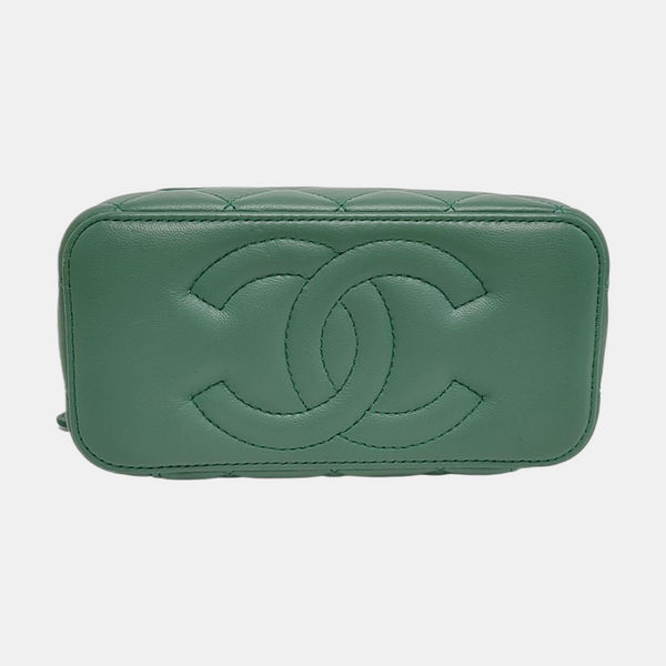 Authenticated pre-owned VANITY CASE Quilted Lambskin Green - Shoulder Bag at Looply