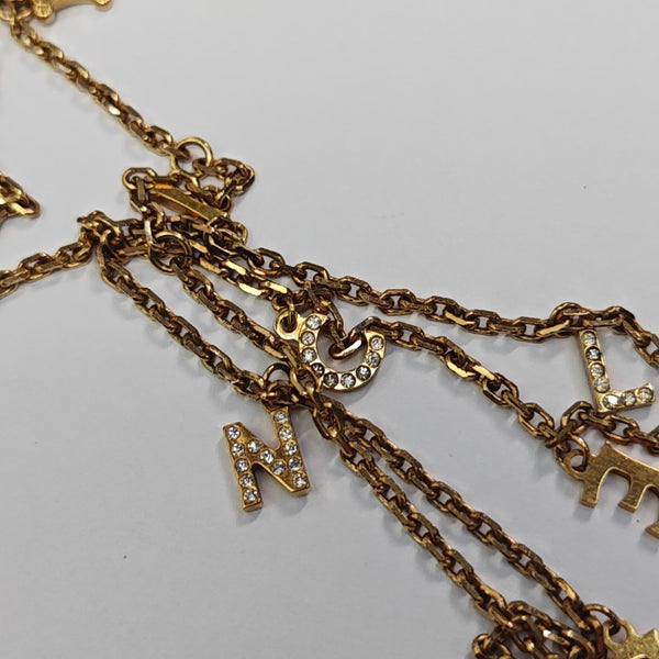 Collar de metal dorado