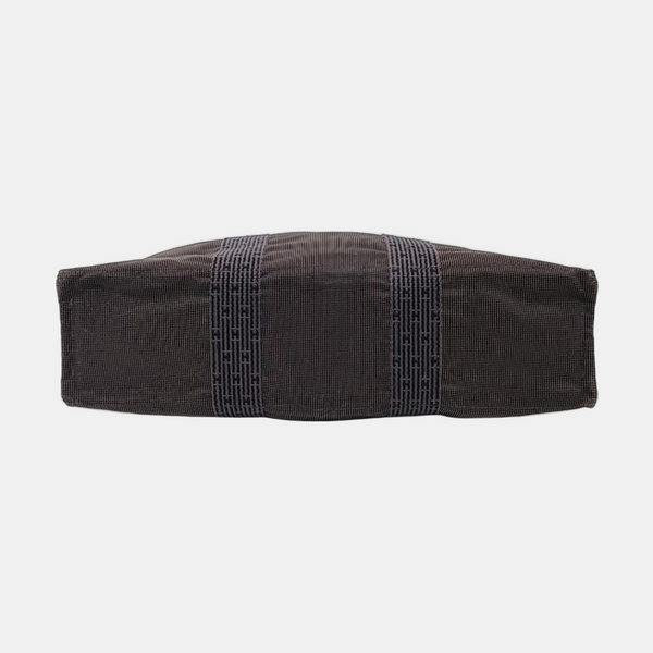 Her Line Canvas Gray