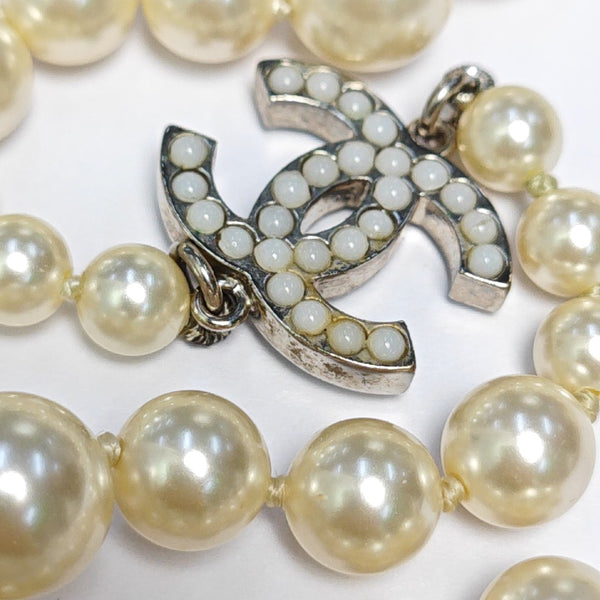 Faux Pearl White Necklace