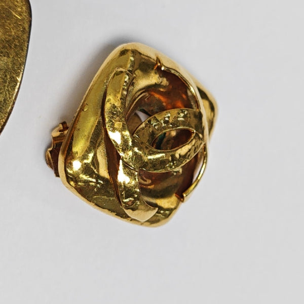 Pendientes de clip de oro de metal vintage