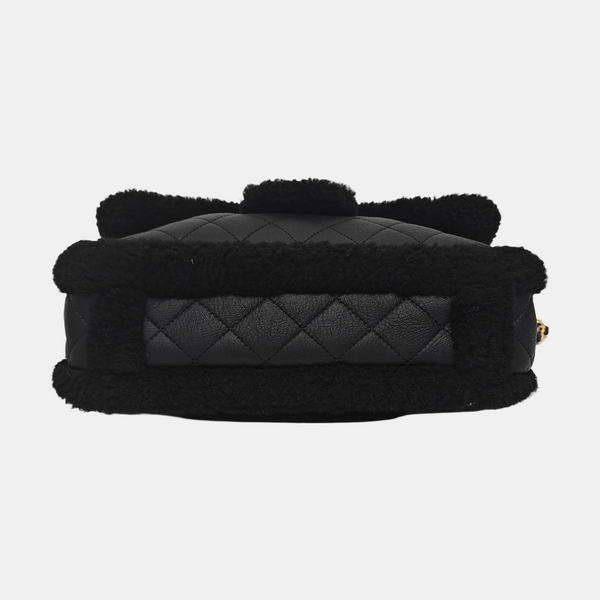 Authenticated pre-owned CLASSIC FLAP Quilted Sheepskin Black - Crossbody Bag at Looply