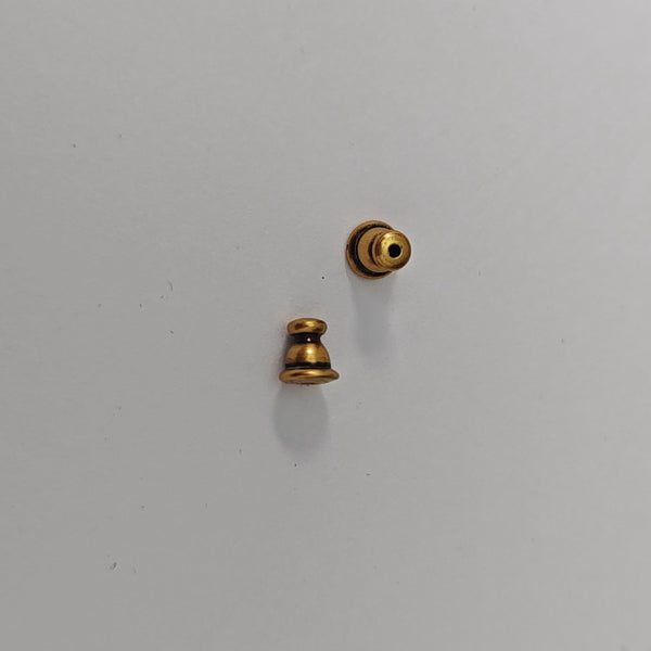 30 Montaigne Metal Gold Stud Earrings